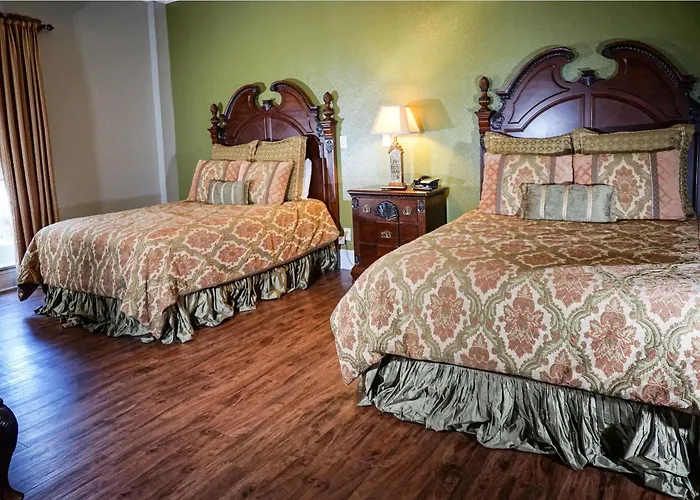 Inn New World Downtown Pensacola